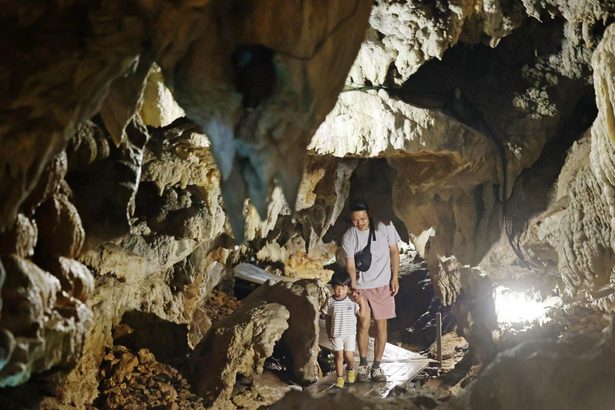 沖縄でも24度、鍾乳洞へ「涼」求め　きょう白露も残暑厳しく