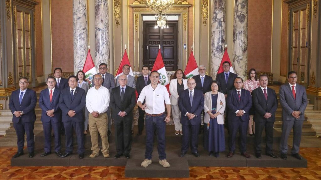 ペルー大統領、非常事態を宣言 首都でデモの暴徒化「抑制」 - Yahoo!ニュース