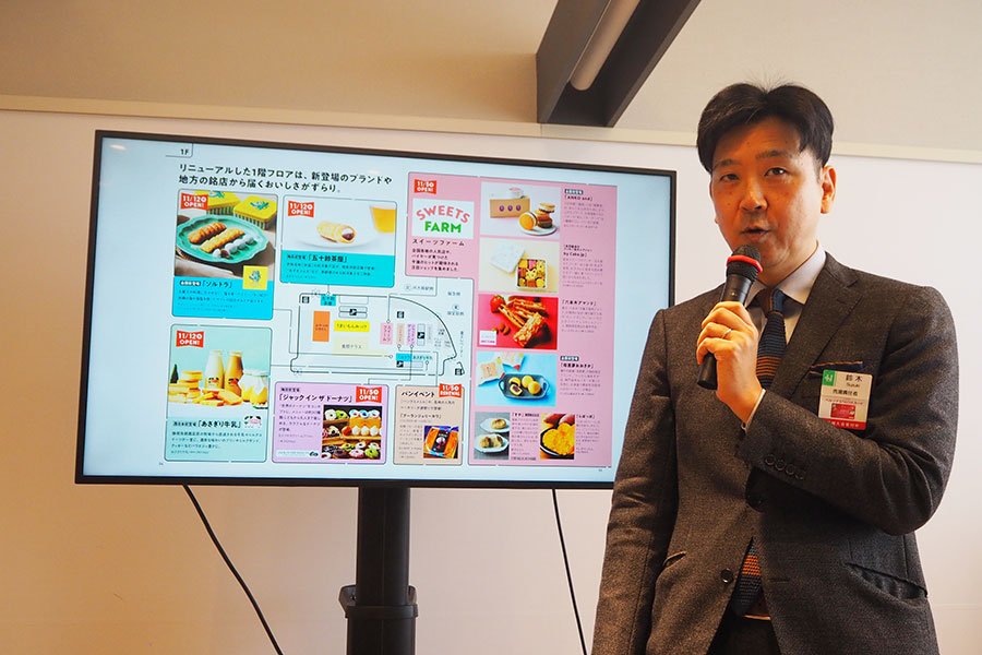10月27日のお披露目会で、各食フロアのコンセプトについて説明した「阪神梅田本店」鈴木健三副本店長