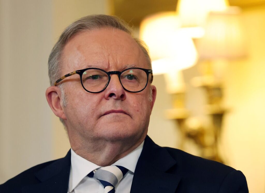 中国による鉄鉱石の輸入停止措置に「失望」－アルバニージー豪首相 - Bloomberg