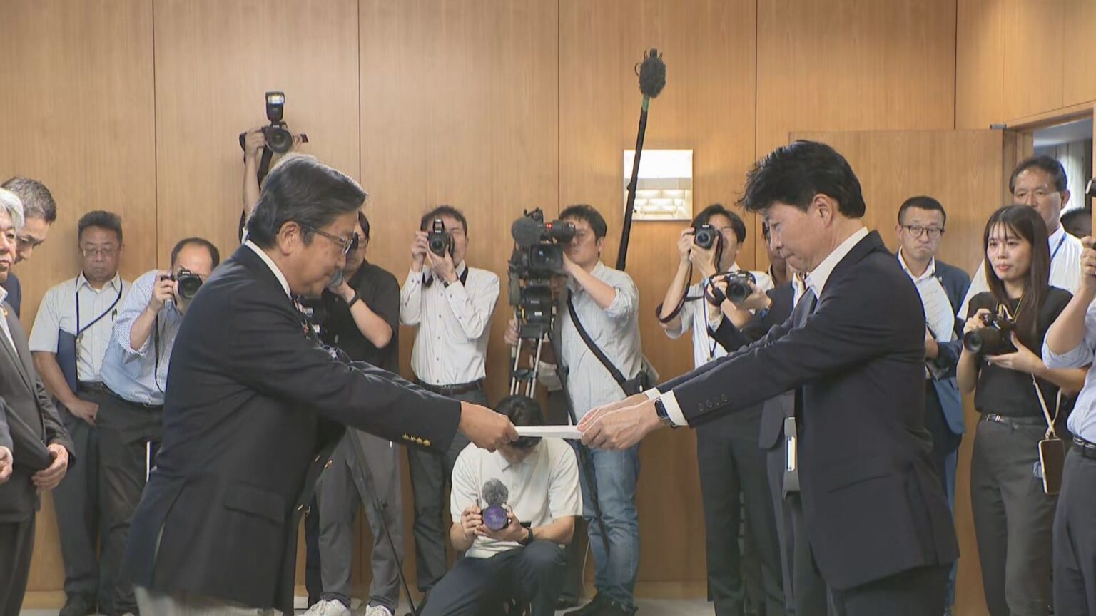 史上最多！新スタジアム整備求め約50万人分の署名を岡山県知事に提出 | KSBニュース | KSB瀬戸内海放送