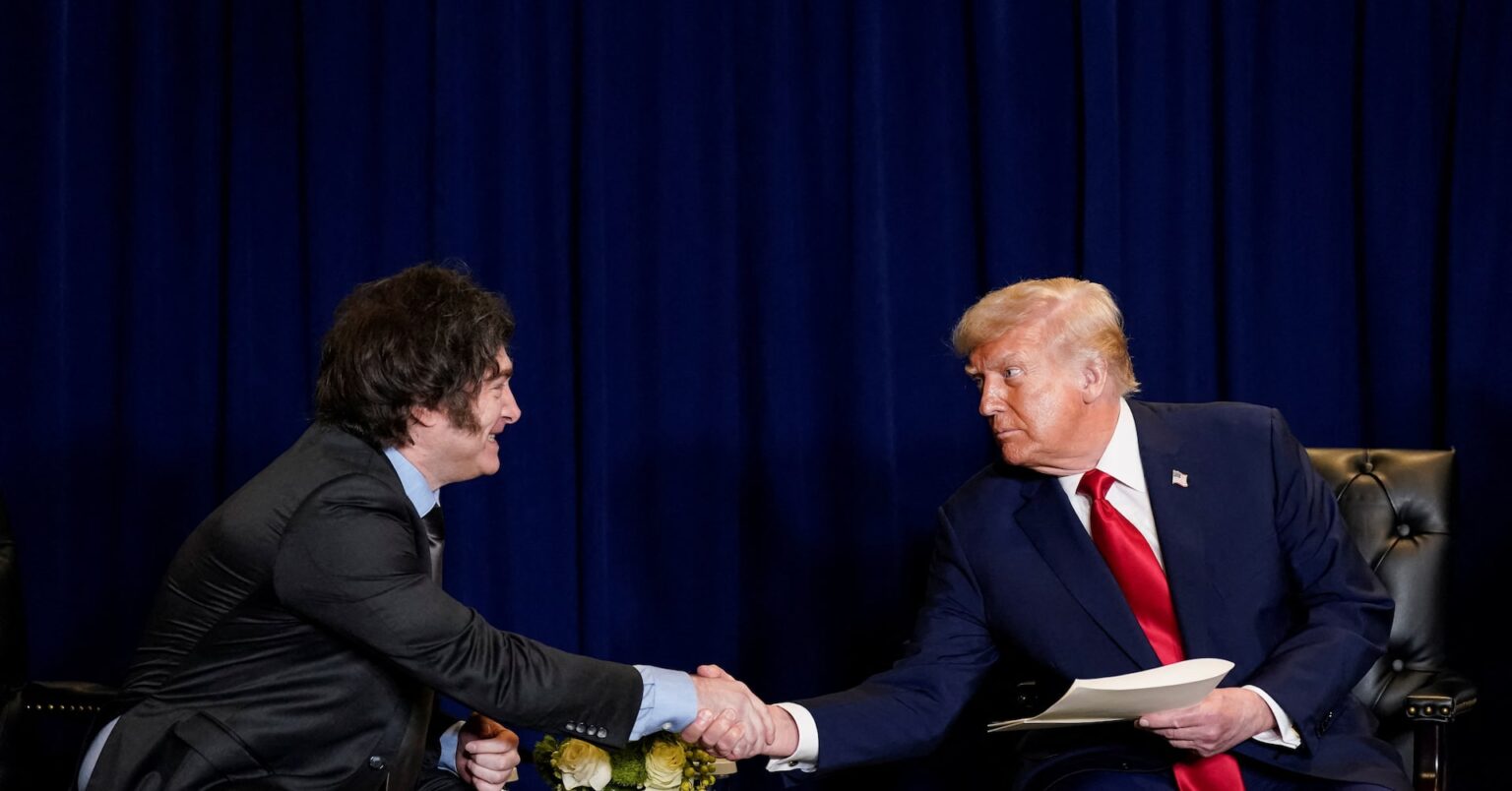 トランプ大統領、財政難のアルゼンチン支援を表明 | ロイター トランプ大統領、財政難のアルゼンチン支援を表明 | ロイター