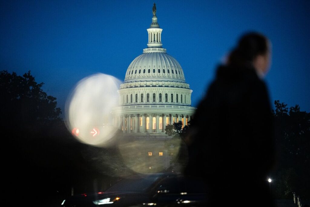 米政府閉鎖、75万人職員の一時帰休は何を意味するか－統計にも影響 - Bloomberg