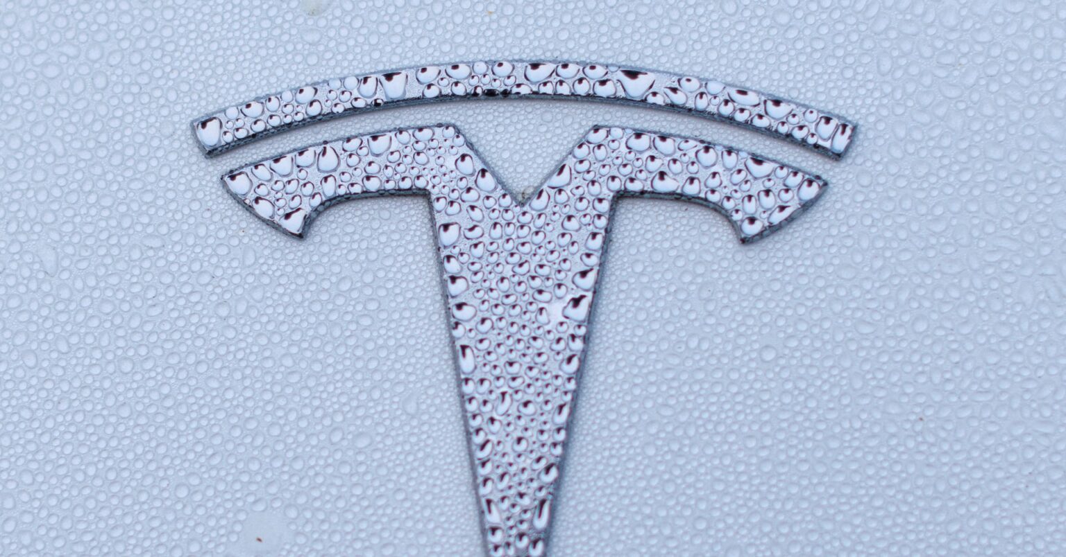 テスラ、9月は欧州4カ国で販売増　競争激化と車種陳腐化で厳しい先行き | ロイター