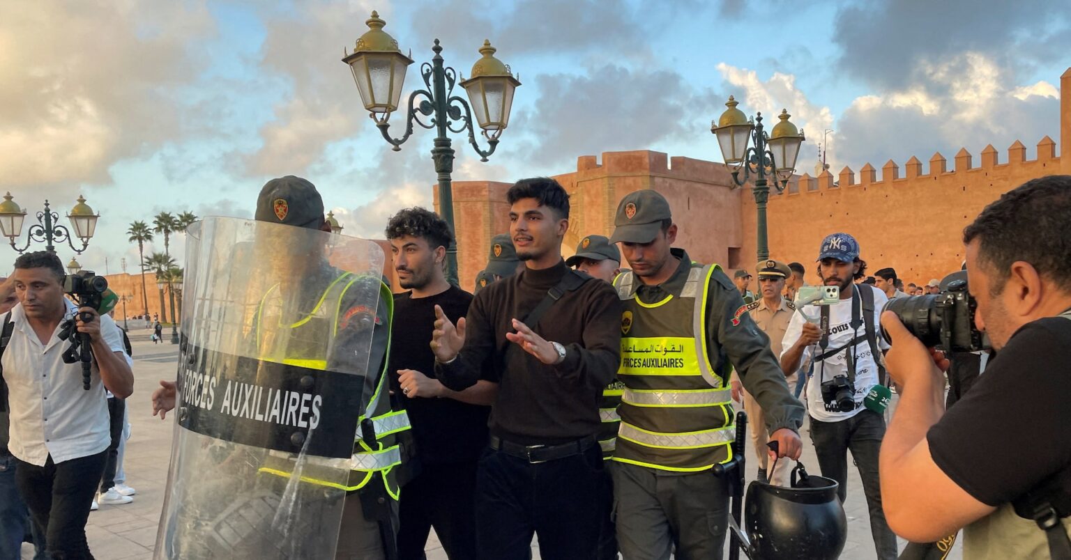 モロッコ全土に抗議行動拡大、アガディール近郊で2人死亡 | ロイター