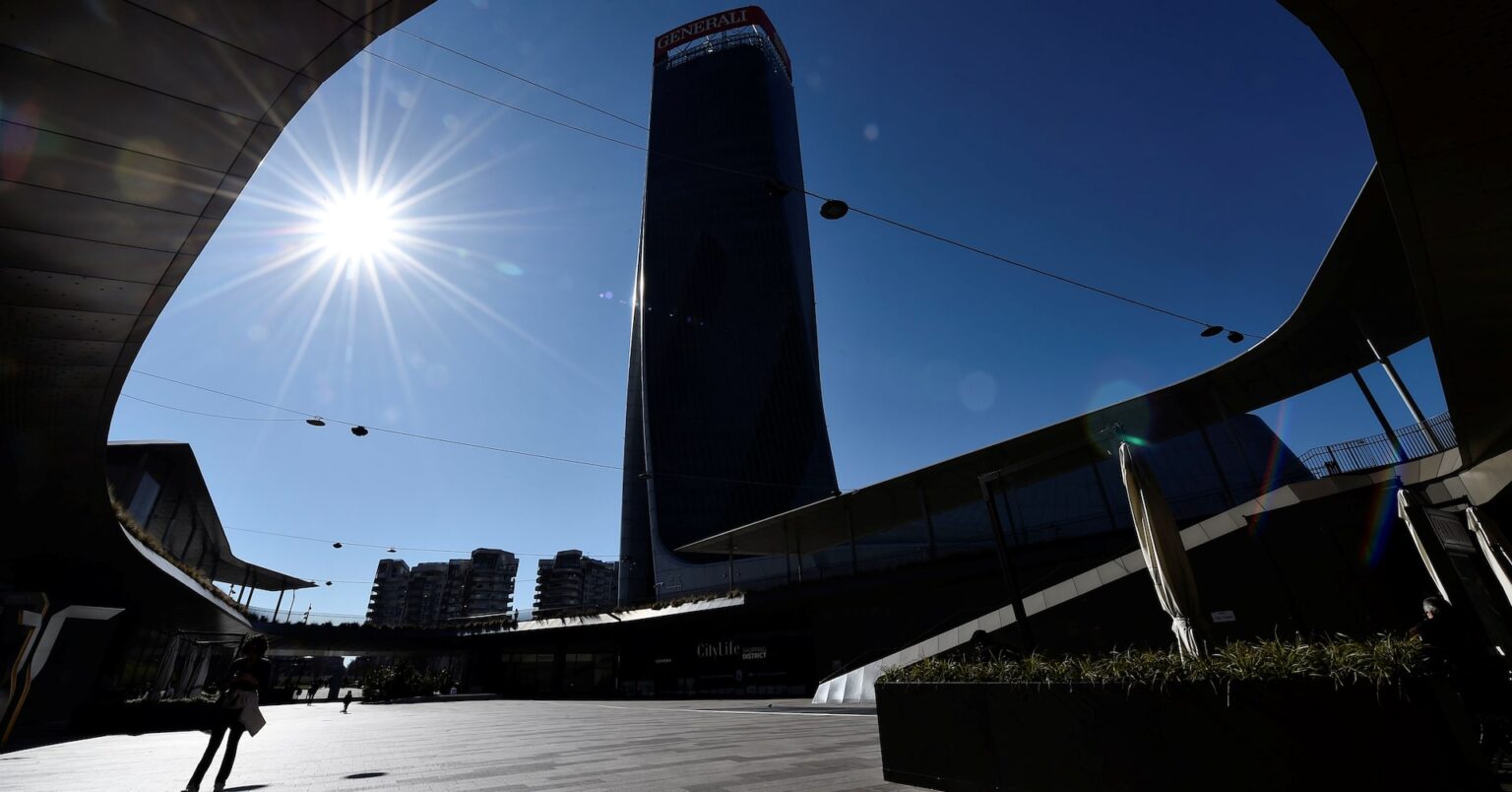 イタリア、今年はＥＵ財政赤字ルールを6年ぶり順守へ＝予算案 | ロイター