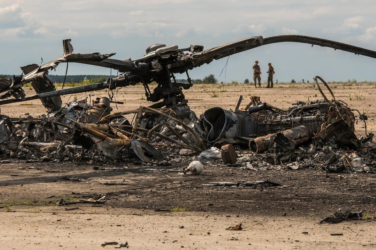 ウクライナ軍によって撃墜されたロシアのヘリコプター「Mi-8」。
