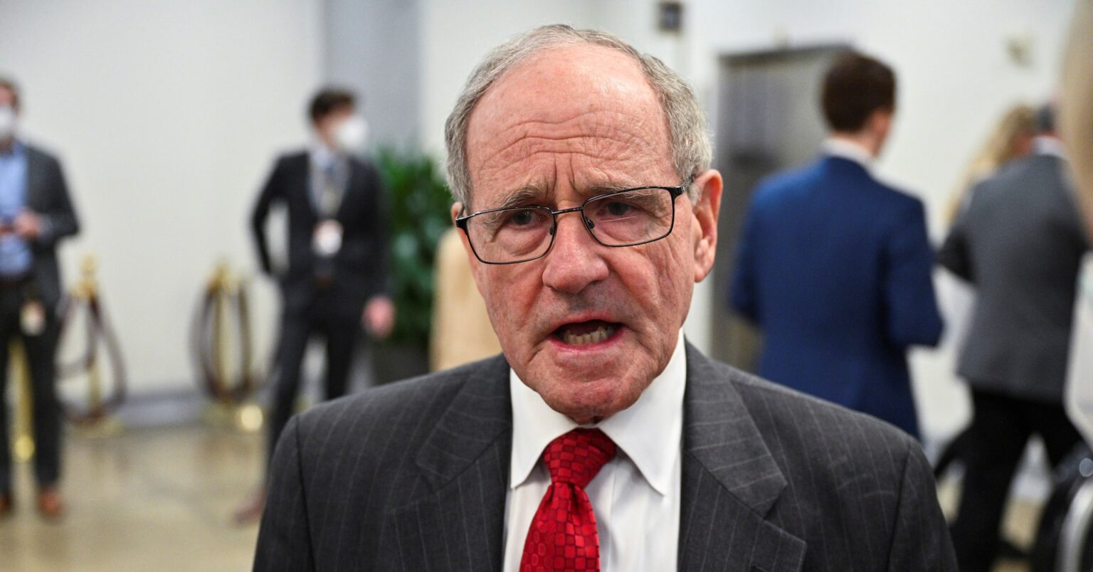 米上院外交委員長、中国の台湾侵攻に対する経済制裁準備する法案提出へ | ロイター