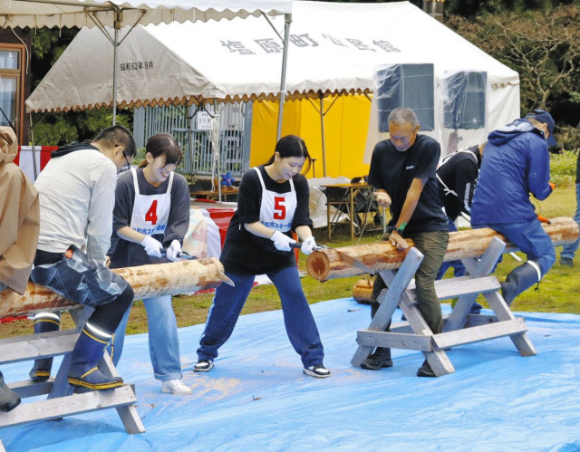 丸太切り 腕自慢集合　小松・大倉岳高原まつり