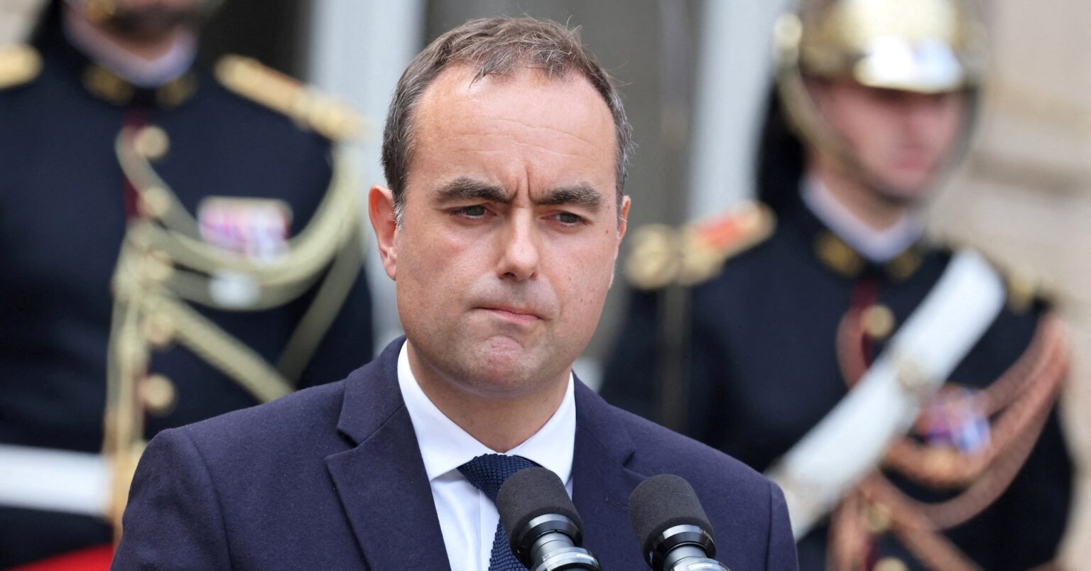 ルコルニュ仏内閣総辞職、異例の短命　政局混迷深まる | ロイター