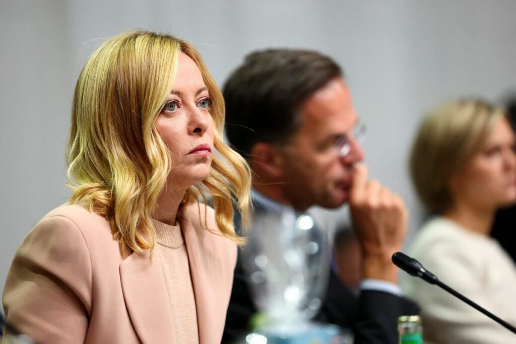 高市新総裁の行く末は英国のトラス元首相かイタリアのメローニ首相か、保守派の女性首相という共通点も結果は正反対 【土田陽介のユーラシアモニター】“高市首相”の試金石は日銀・金融市場との関係、余計な一言がさらなる円安を生む(1/4) | JBpress (ジェイビープレス)