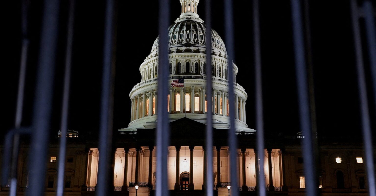 米上院、つなぎ予算案5回目の否決　政府閉鎖7日目突入の公算 | ロイター