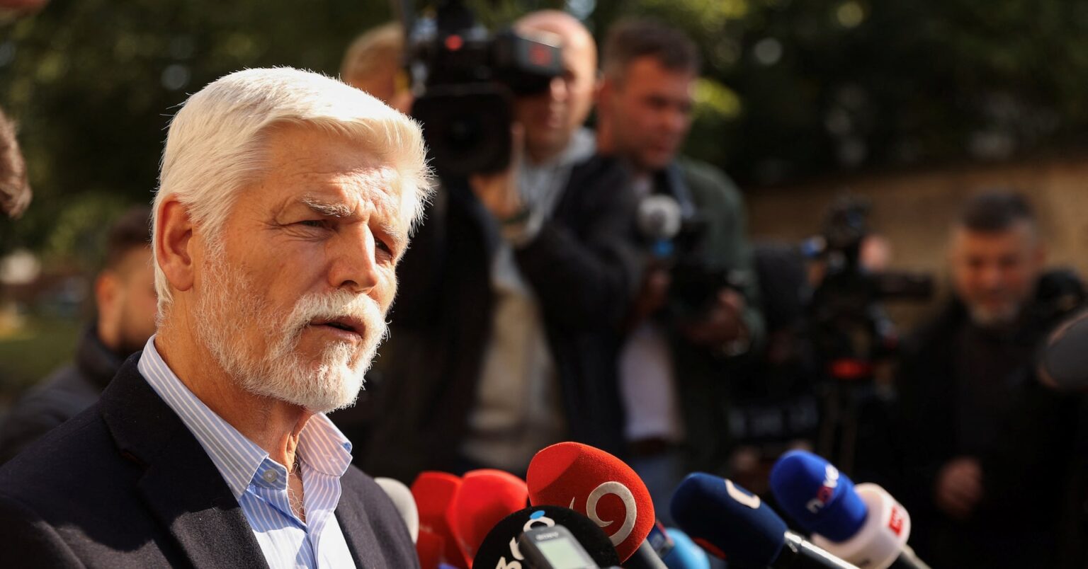 チェコ大統領、連立交渉の各党にウクライナ向け砲弾供給継続を要請 | ロイター