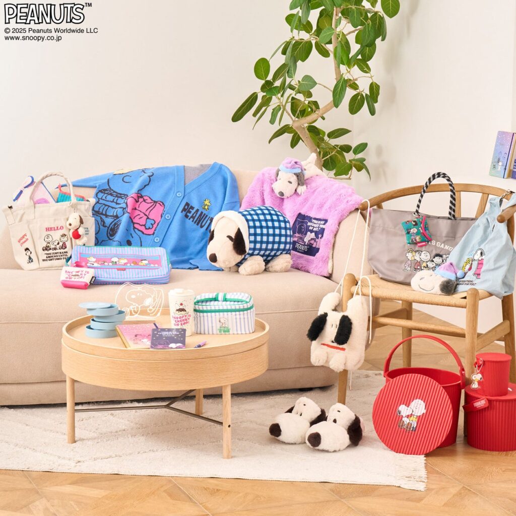 PEANUTSデザインのライフスタイルアイテムが勢ぞろい！毎年大好評、PLAZAのPEANUTSプロモーション。限定ノベルティ「シャカシャカキーチェーン」(非売品)をゲットしよう | 株式会社スタイリングライフ・ホールディングス　プラザスタイル カンパニーのプレスリリース