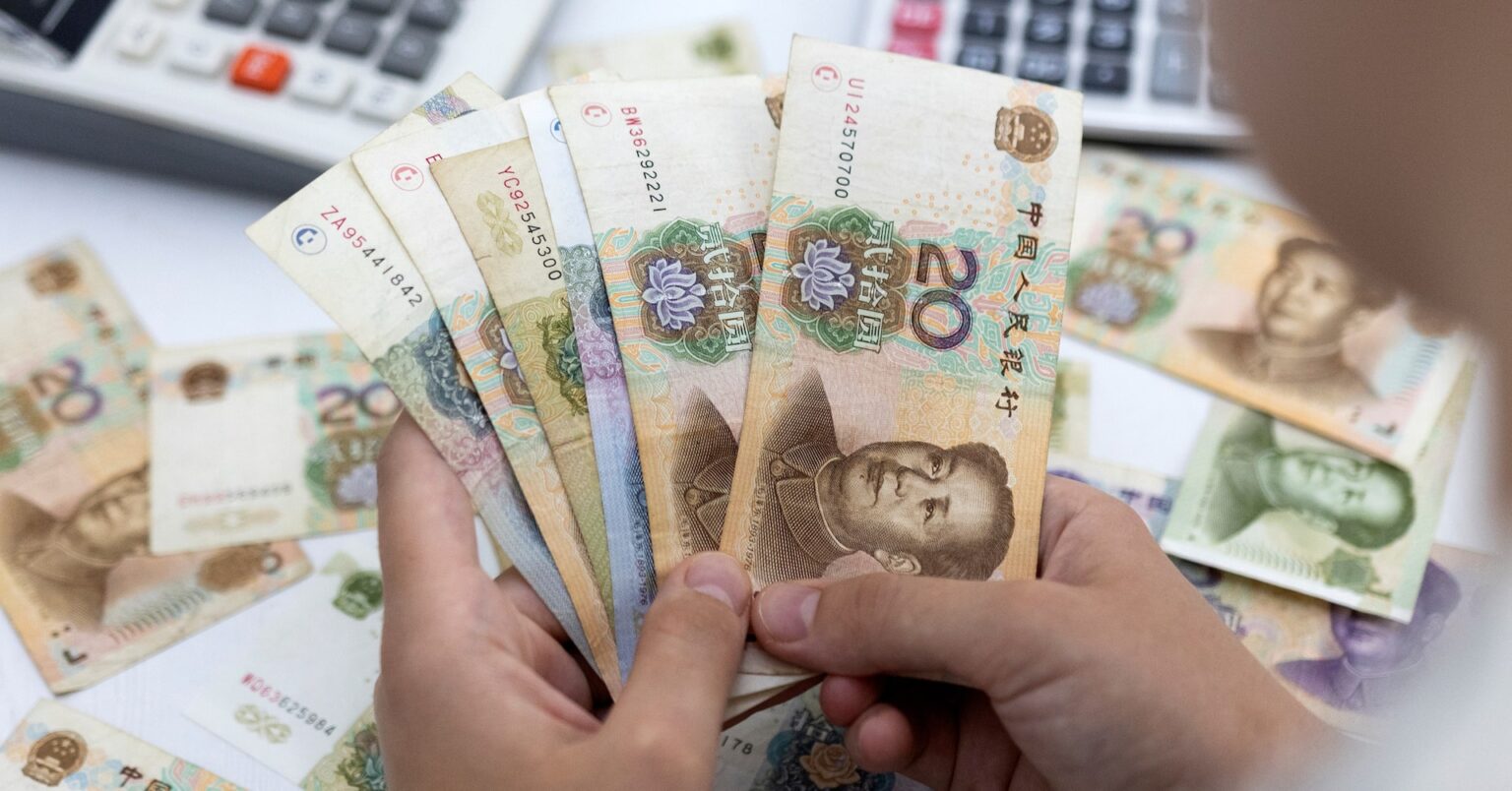 ロシア産原油の取引業者、インド国営製油企業に人民元決済要請=情報筋 | ロイター ロシア産原油の取引業者、インド国営製油企業に人民元決済要請=情報筋 | ロイター