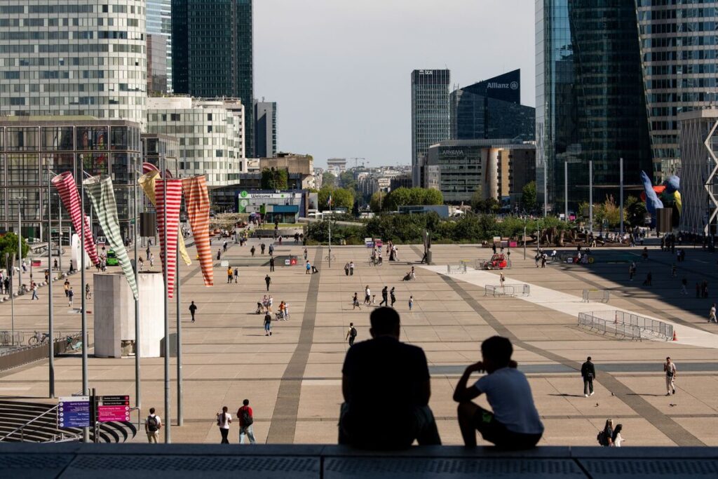 フランス政治危機、銀行への影響は限定的-景気冷やす二次的リスクも – Bloomberg フランス政治危機、銀行への影響は限定的-景気冷やす二次的リスクも - Bloomberg