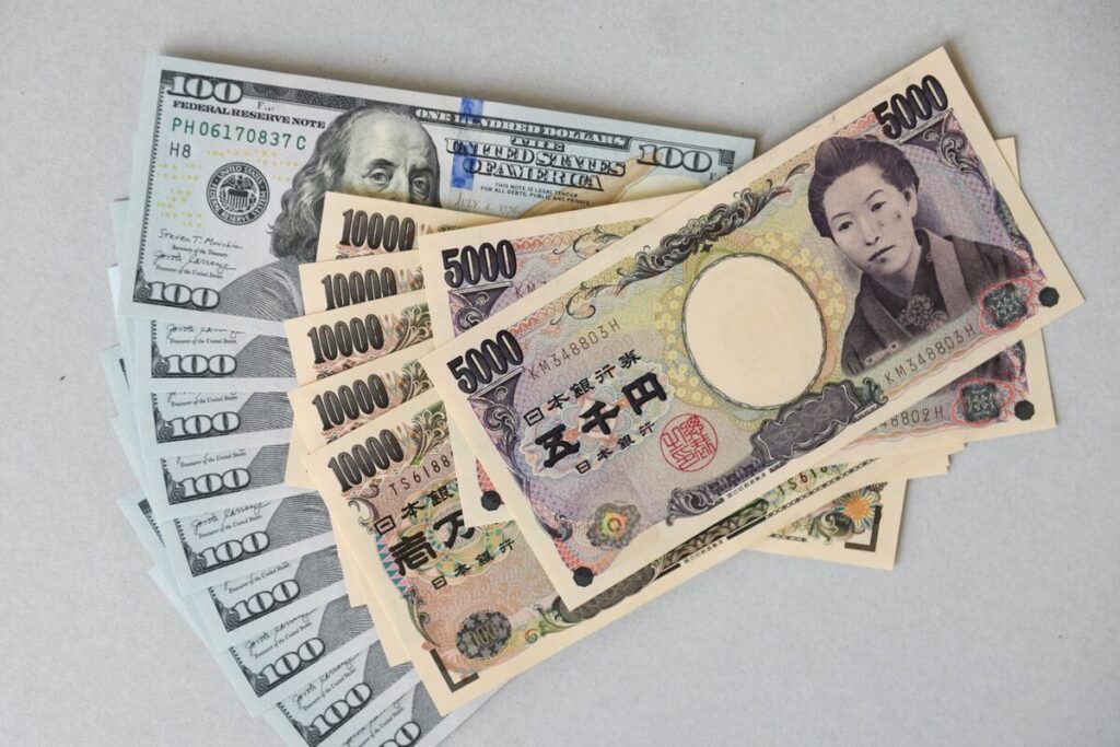 円は対ドルで5日続落、152円台後半－日仏の財政懸念でドル指数は上昇 - Bloomberg
