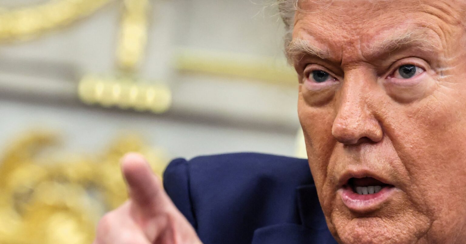 米シカゴ市長とイリノイ州知事「刑務所に入るべき」＝トランプ氏 | ロイター