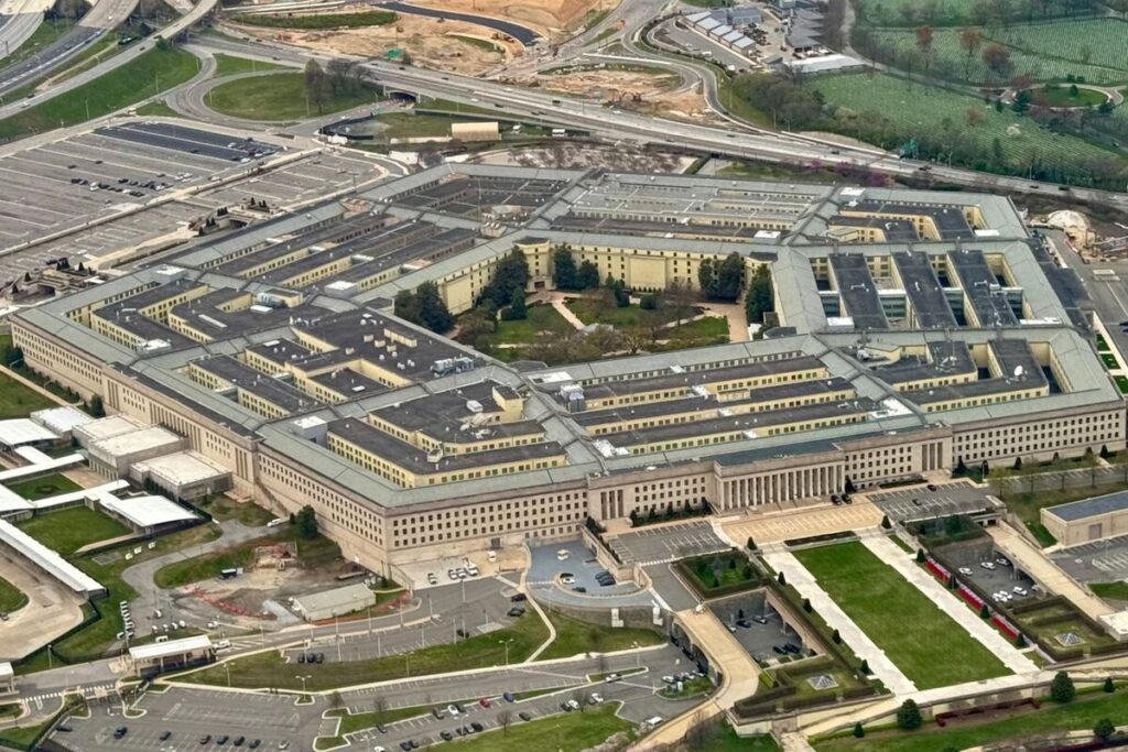 米国防総省の報道規制案を記者会が批判－職員への「前例ない威嚇」 - Bloomberg