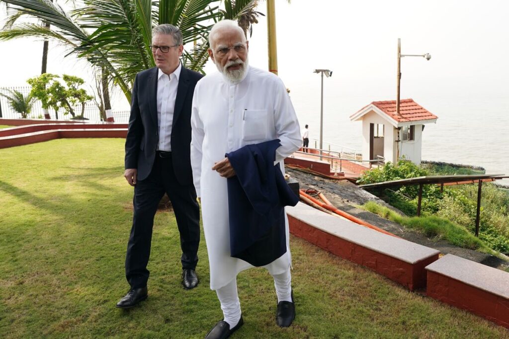 スターマー英首相、インドのモディ首相と会談－通商関係の深化を協議 - Bloomberg