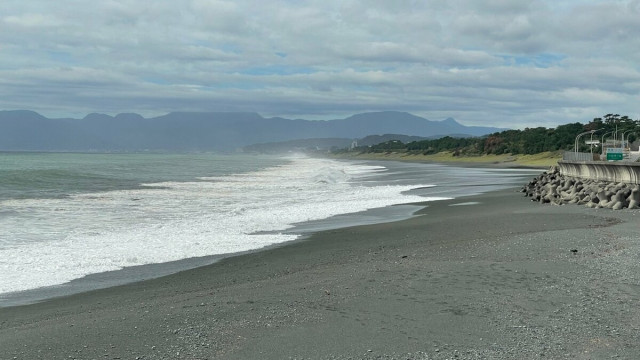台風の影響か…神奈川県大磯町に“海釣り”に来ていた3人が波にさらわれる　東京都羽村市の60代男性が死亡 50代男性2人は自力で岸上がる　照ヶ崎海岸
