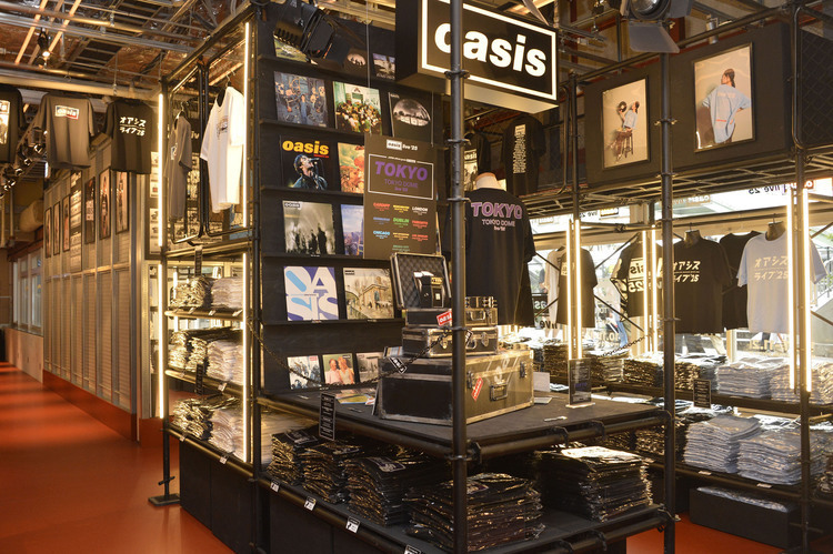 日本初のオアシス公式ポップアップショップ「Oasis Live ‘25 Tokyo Fan Store」に一足先に行ってきた！