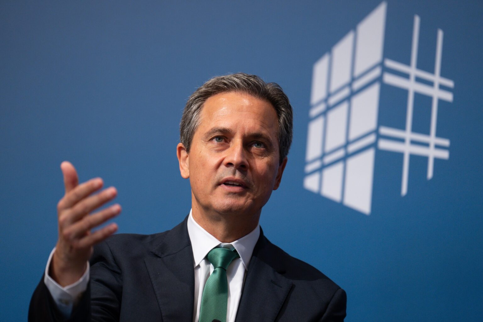 米セントルイス連銀総裁、労働市場悪化なら追加利下げに柔軟姿勢 - Bloomberg