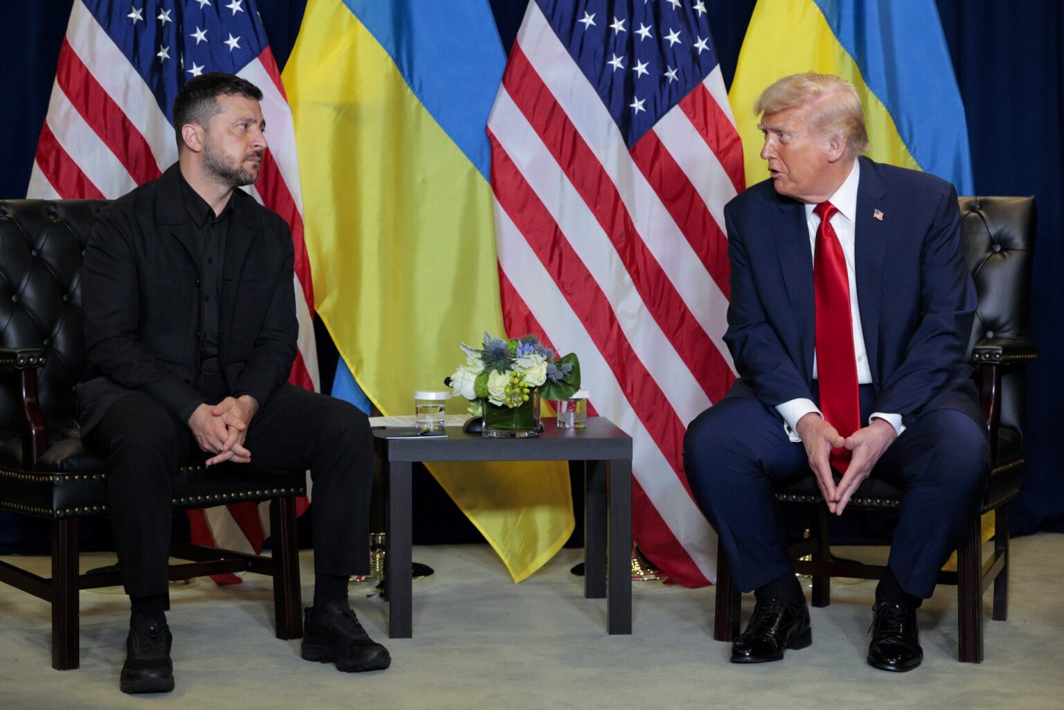 ゼレンスキー、トランプ両氏が電話会談－防空体制について協議 - Bloomberg