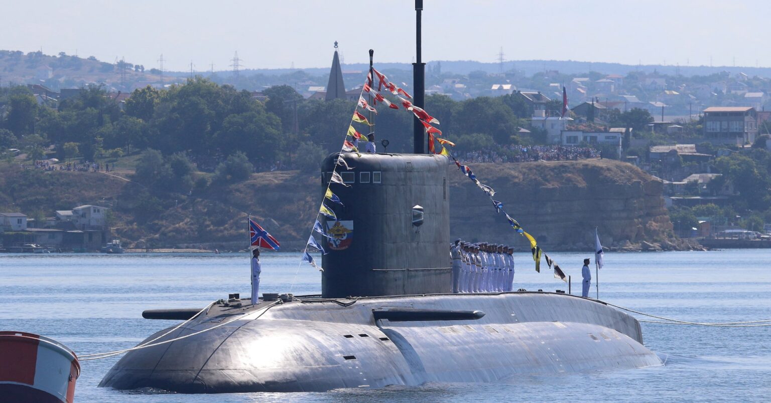 ロ潜水艦が仏沖で緊急浮上、燃料漏れとの情報 黒海艦隊は否定 | ロイター ロ潜水艦が仏沖で緊急浮上、燃料漏れとの情報 黒海艦隊は否定 | ロイター