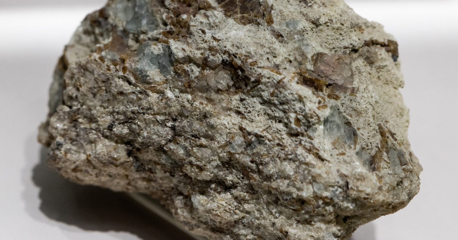 ＥＵ、中国のレアアース規制強化でＧ７と提携模索 | ロイター