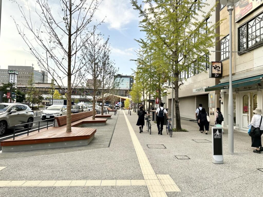 「佐賀発！元気が広がる合同マルシェ」が開催される佐賀維新テラス