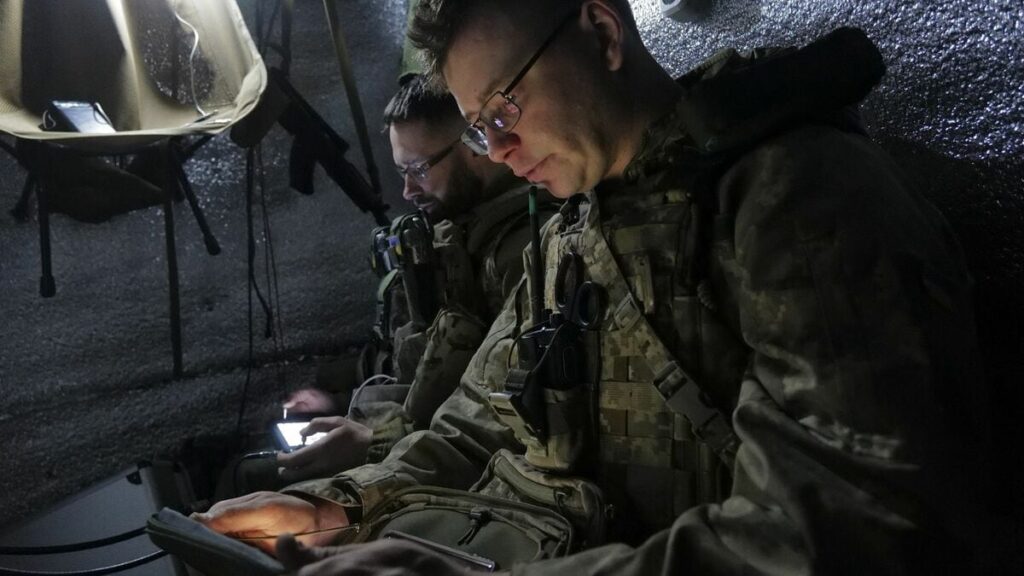 1機わずか10万円の自爆ドローンに怯えるロシア軍兵士。ウクライナ軍部隊に従軍したカメラマンが見てきた現代戦争のリアル | 特集 | 東洋経済オンライン