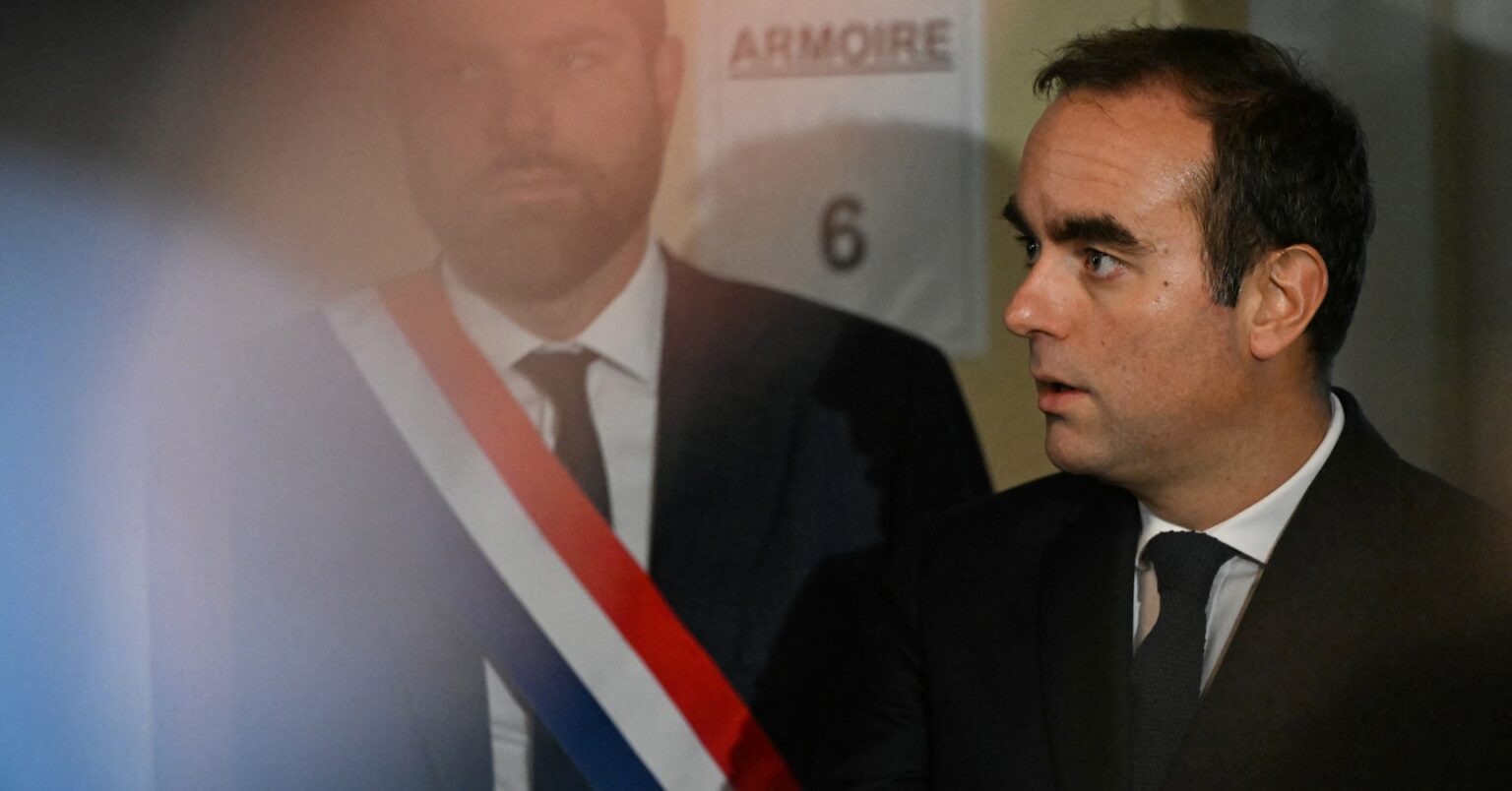 フランス新内閣発表、主要ポスト留任　予算への圧力強まる | ロイター