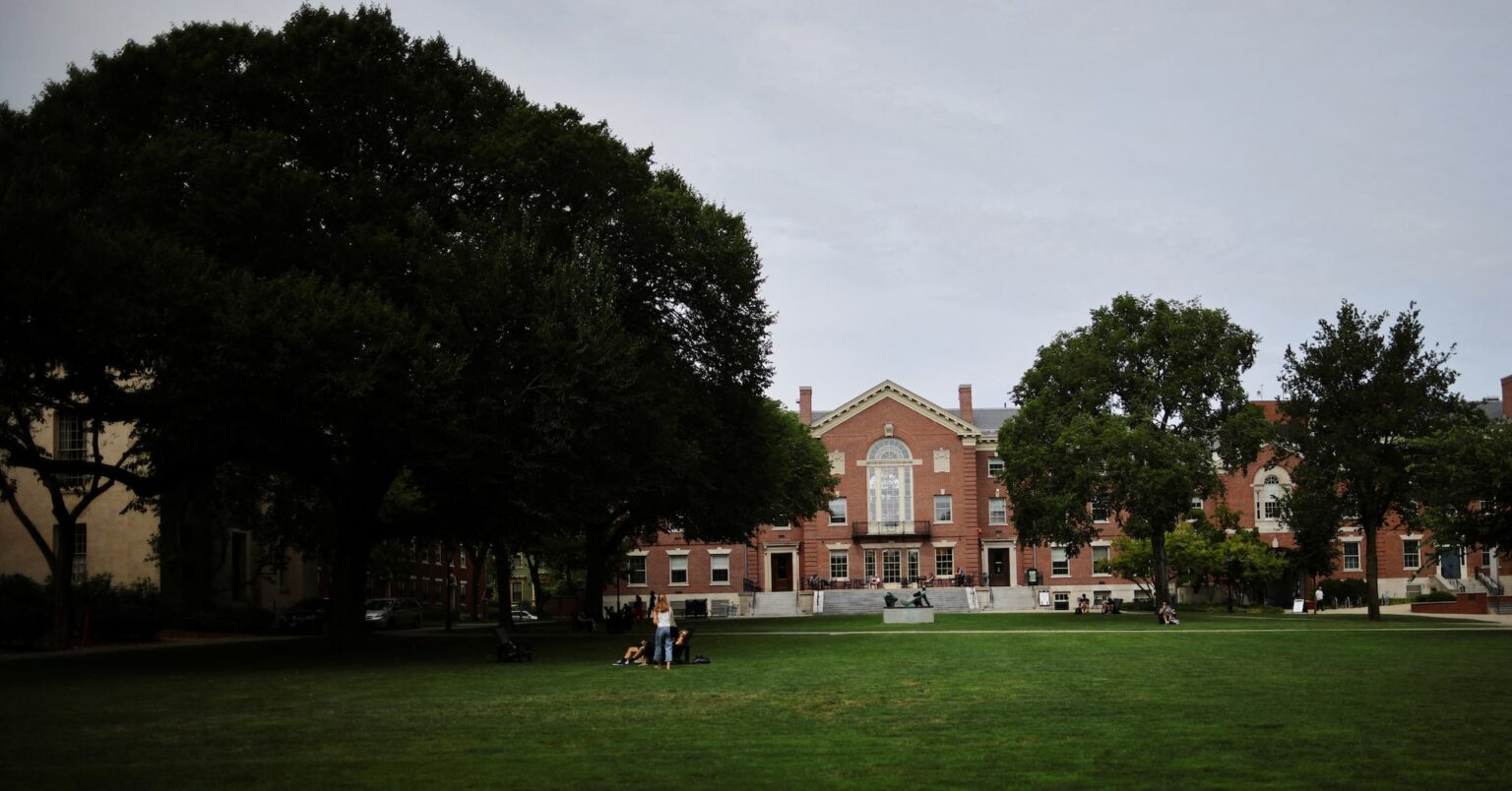 ブラウン大、米政権の助成金条件に署名拒否　ＭＩＴに続き2校目 | ロイター