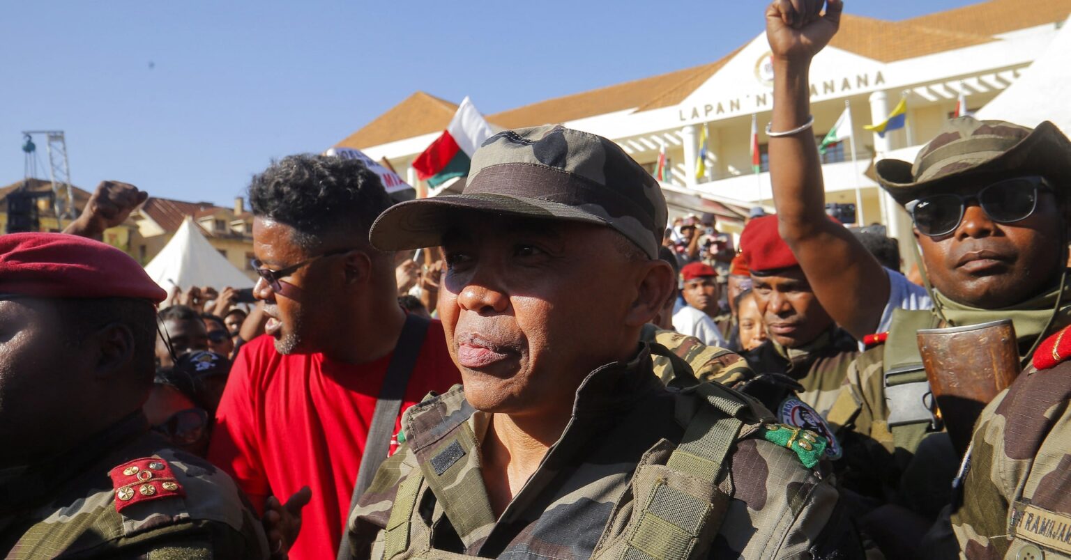 マダガスカル、軍大佐が大統領就任へ　アフリカ連合は加盟資格停止 | ロイター