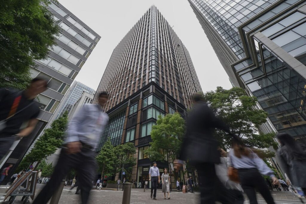 富国生命、国債購入枠を6100億円に上方修正－金利上昇でさらに増額も - Bloomberg