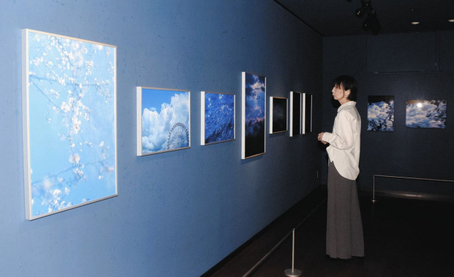 川や空、　光 … 青色の世界写す　県内出身の写真家企画展