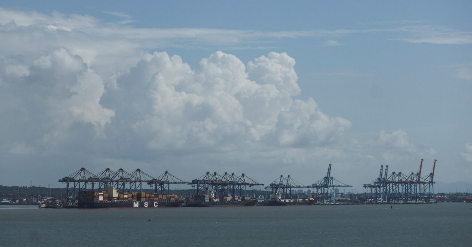 インド、対中輸入規制の緩和検討 一部関税引き下げ=関係筋 | ロイター インド、対中輸入規制の緩和検討 一部関税引き下げ=関係筋 | ロイター