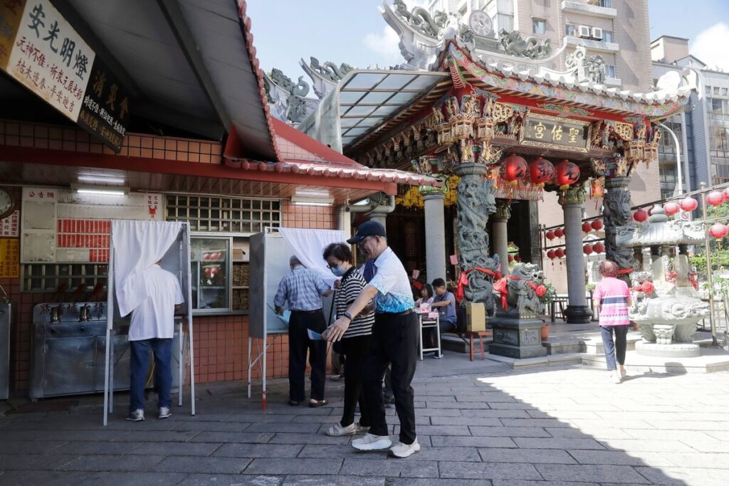 台湾・国民党、新主席に鄭麗文氏－中国との関係強化訴え - Bloomberg