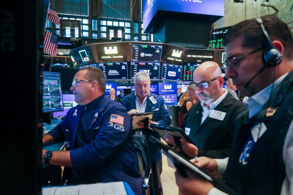 動揺広がるウォール街、信用不安再燃でリスク回避－強気相場に陰り - Bloomberg