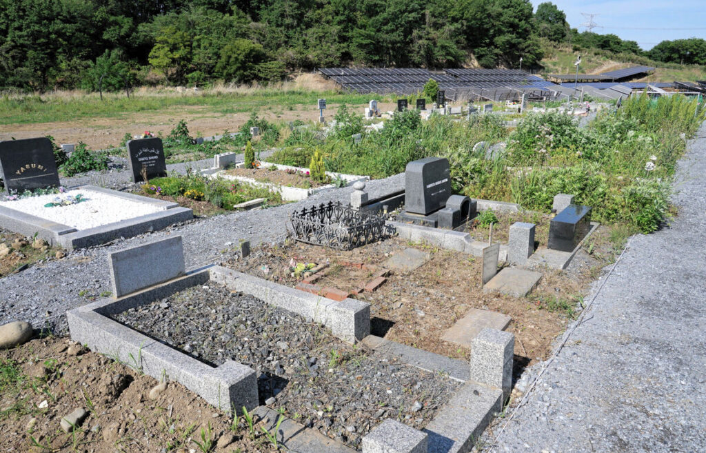 宮城県知事選挙で話題「土葬墓地」検討撤回の経緯って？＜かほＱチェック＞ | 河北新報オンライン