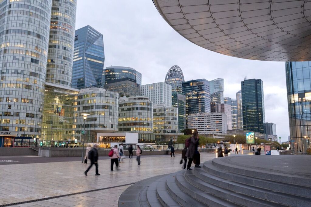 フランス国債先物下落、S&Pが格下げ－ムーディーズは24日に判断発表 - Bloomberg