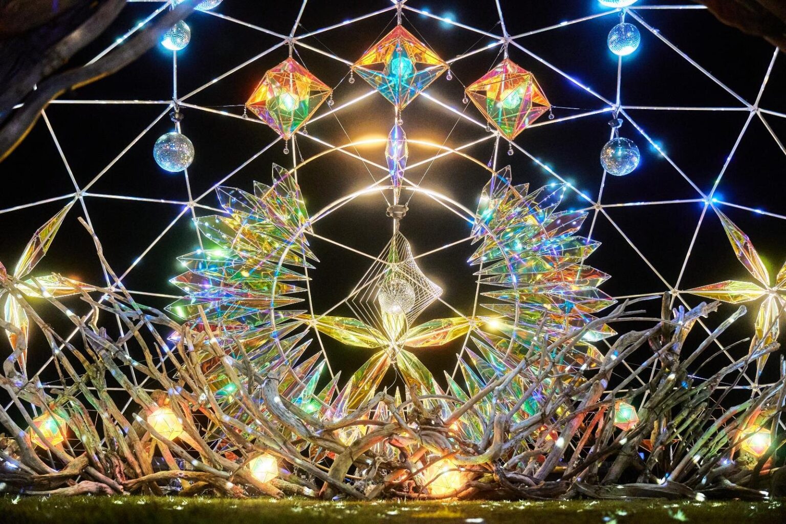 群馬・みなかみ町温泉街の秋ライトアップイベント、虹色イルミネーションが彩る公園&ナイト足湯も – ファッションプレス 群馬・みなかみ町温泉街の秋ライトアップイベント、虹色イルミネーションが彩る公園&ナイト足湯も - ファッションプレス