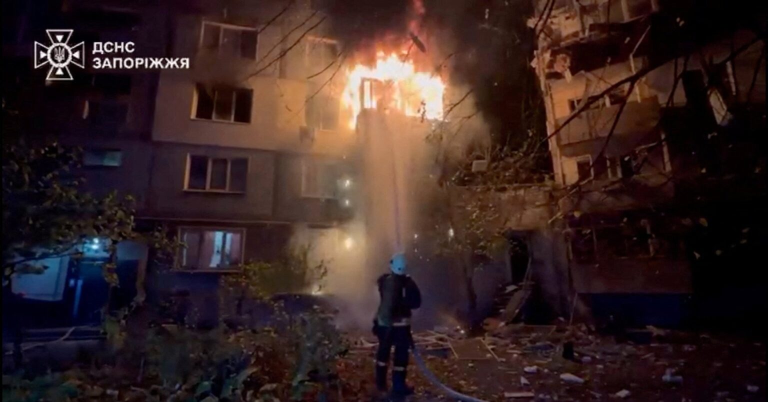 ロシアがキーウに夜間爆撃、2人死亡　冬控えエネ施設攻撃続く | ロイター