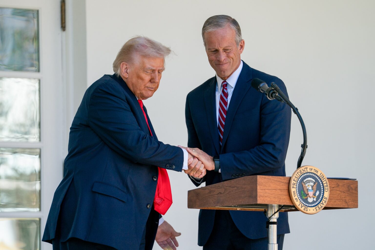 米政府閉鎖が22日目に突入、歴代2番目の長さ－再開の見通し立たず - Bloomberg