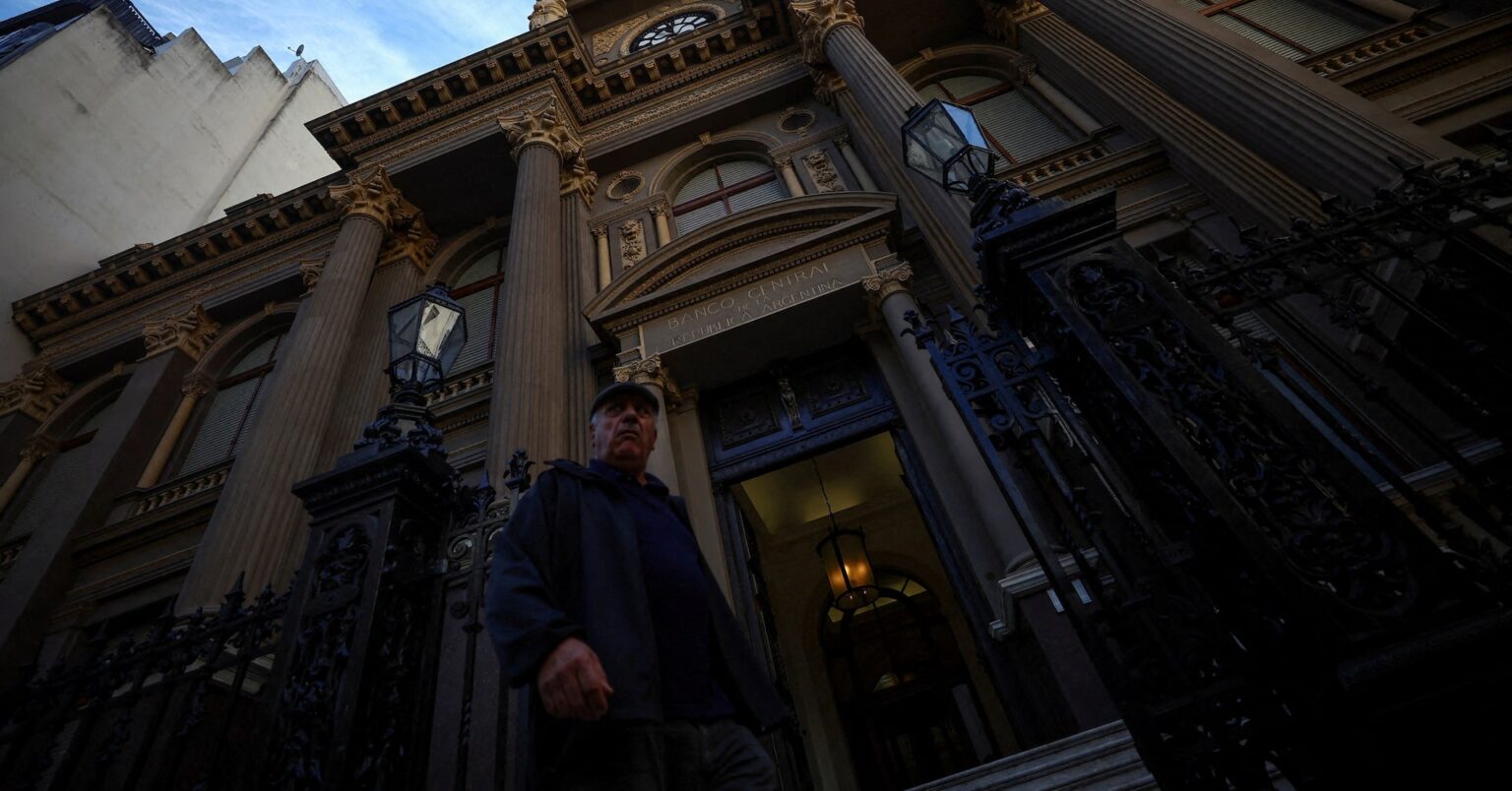 米との通貨スワップ、アルゼンチンの格下げ回避に寄与＝フィッチ幹部 | ロイター