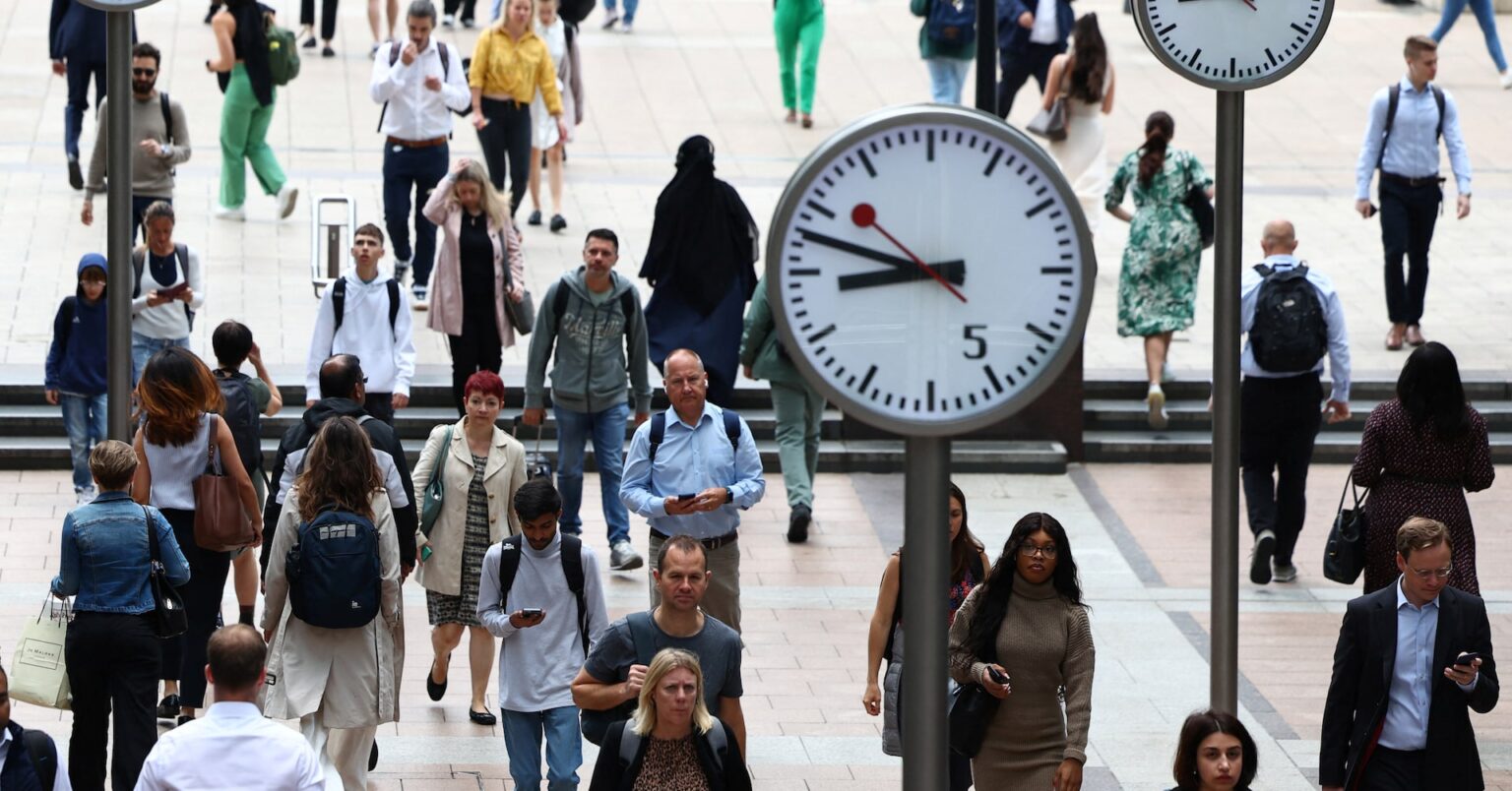 英国フルタイム賃金の伸び4.3％、コロナ禍後で最低　低賃金の割合低下＝ＯＮＳ | ロイター