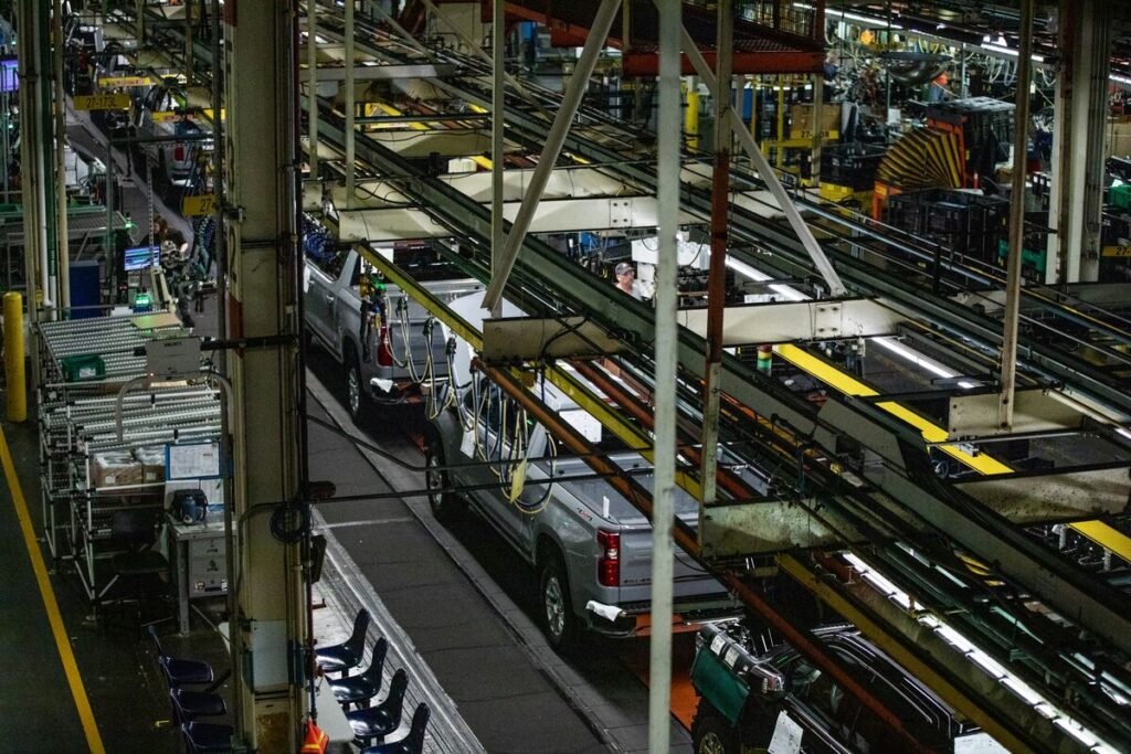 GMとステランティス、カナダで関税負担増へ－現地生産縮小が影響 - Bloomberg