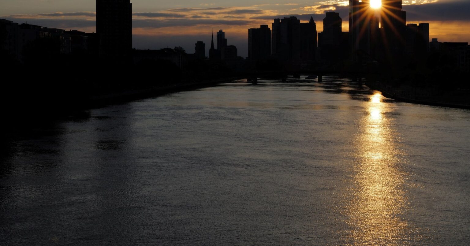 ドイツ、29年にかけ計1400億ユーロ超の財政赤字に＝財務相 | ロイター