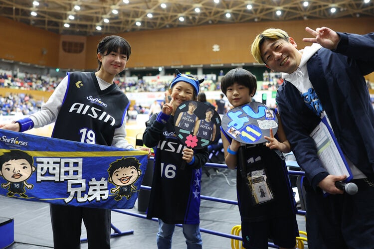 デコ応援うちわで選手に思いを届けよう!